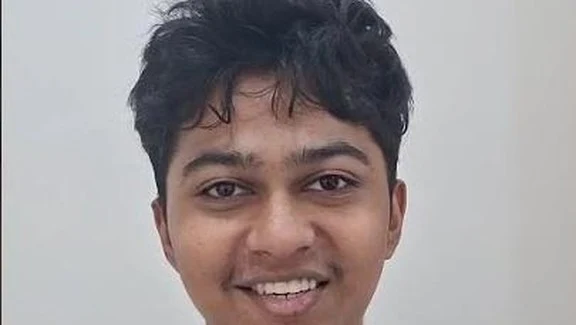 Mehul, a patient of Jayanagar Dental Clinic, speaking about his treatment